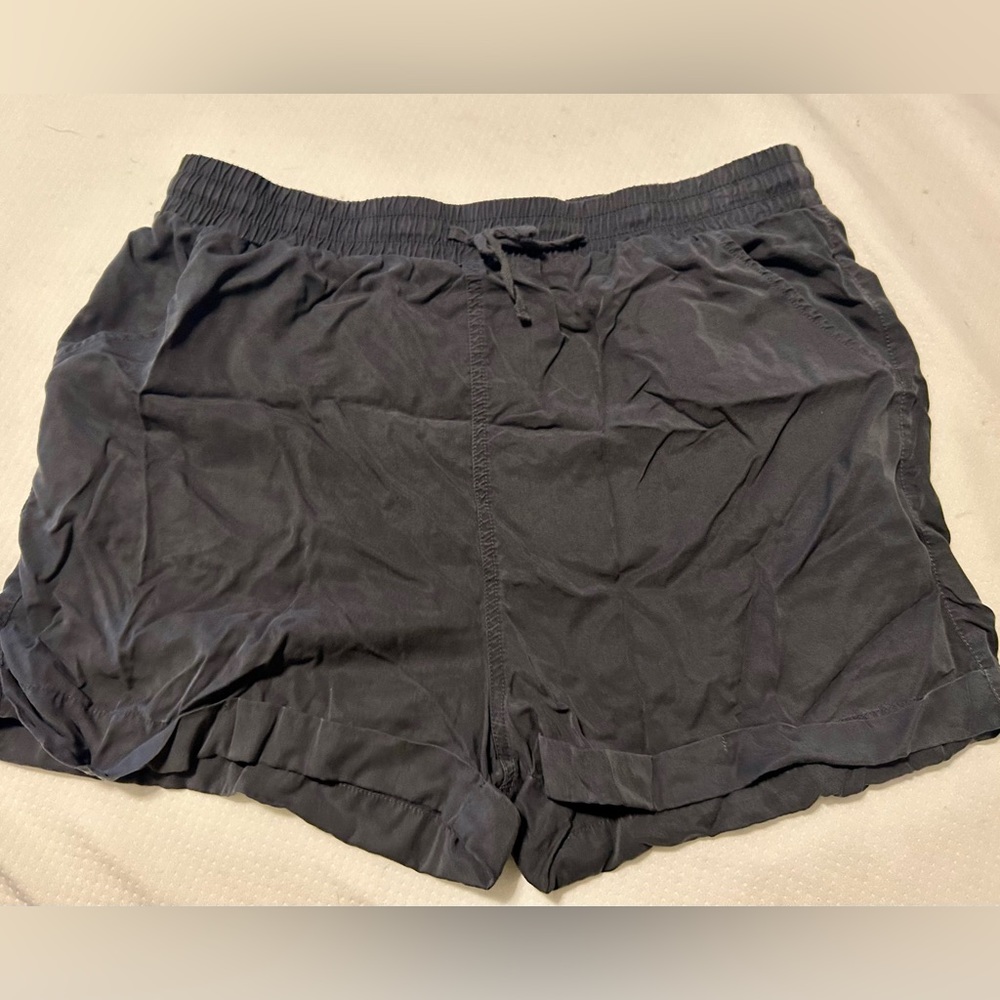 Universal Threads drawstring shorts